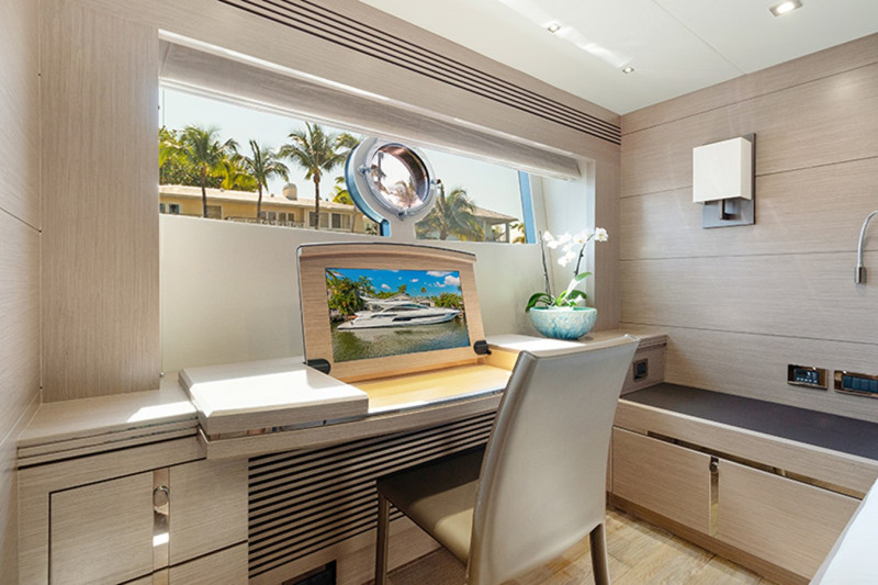 SPORT YACHT 68 2015 71' 4" SUNSEEKER