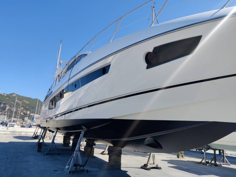 SPORT YACHT 68 2015 71' 4" SUNSEEKER