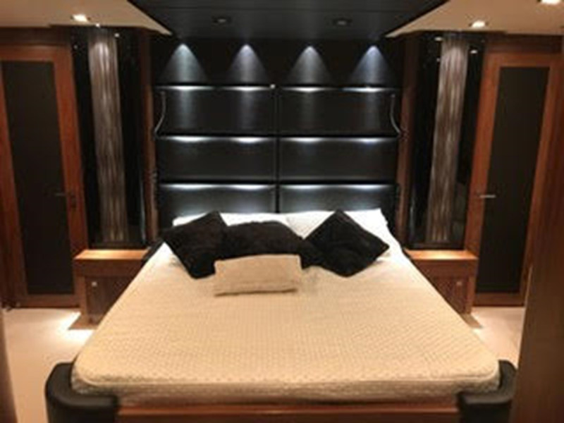 YACHT 2012 80' 0" SUNSEEKER