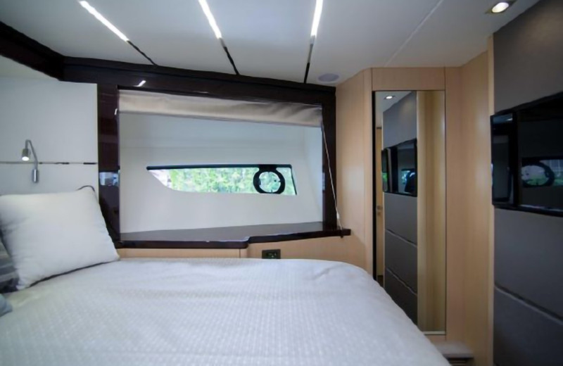 PREDATOR 2018 68' 0" SUNSEEKER