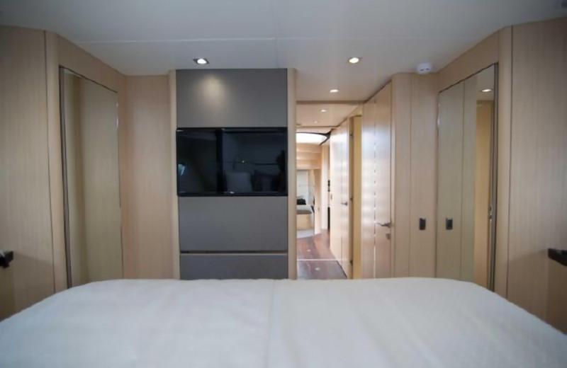 PREDATOR 2018 68' 0" SUNSEEKER