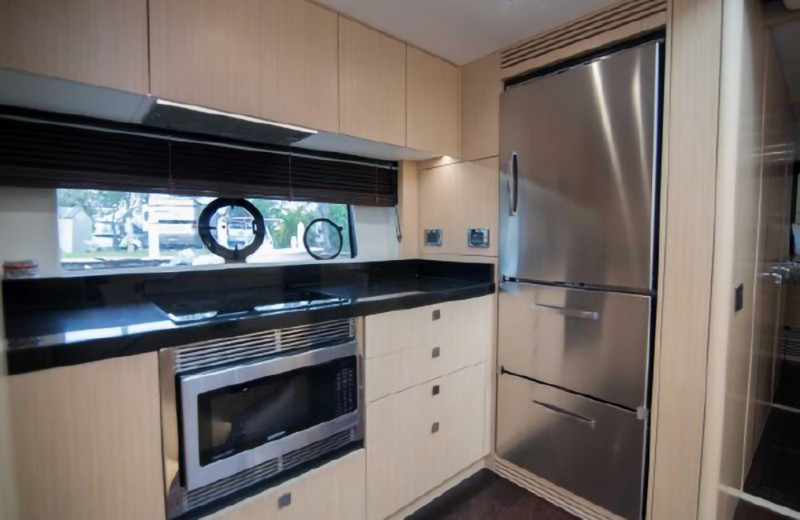 PREDATOR 2018 68' 0" SUNSEEKER