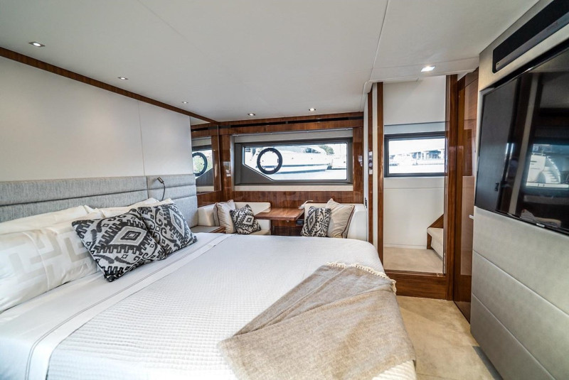 MANHATTAN 2019 66' 0" SUNSEEKER