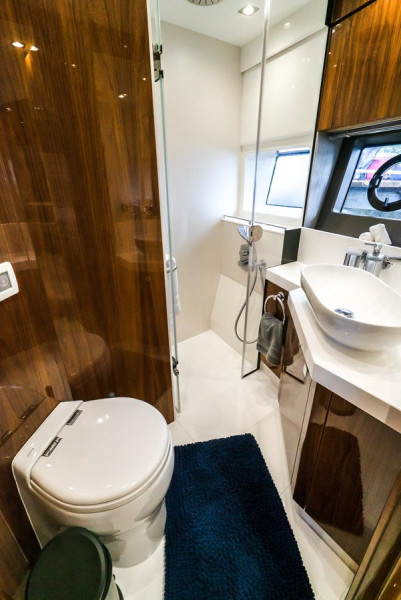 MANHATTAN 2019 66' 0" SUNSEEKER