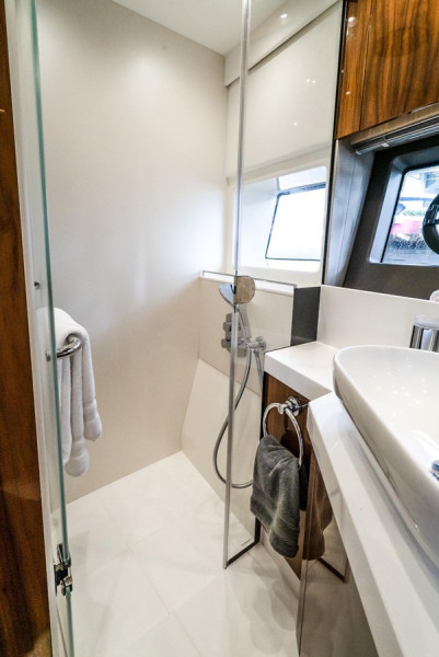 MANHATTAN 2019 66' 0" SUNSEEKER