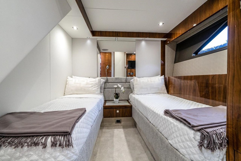 MANHATTAN 2019 66' 0" SUNSEEKER