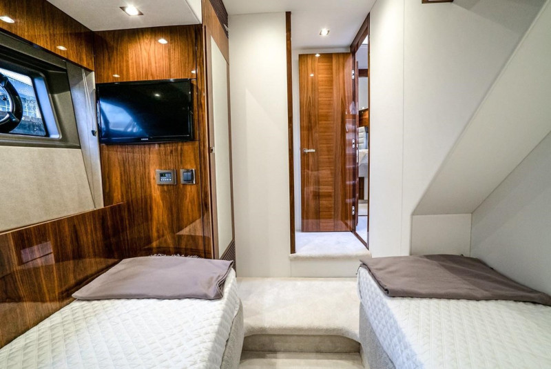 MANHATTAN 2019 66' 0" SUNSEEKER