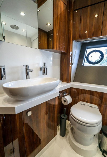 MANHATTAN 2019 66' 0" SUNSEEKER