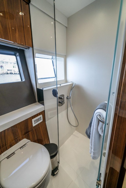 MANHATTAN 2019 66' 0" SUNSEEKER