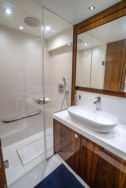 MANHATTAN 2019 66' 0" SUNSEEKER