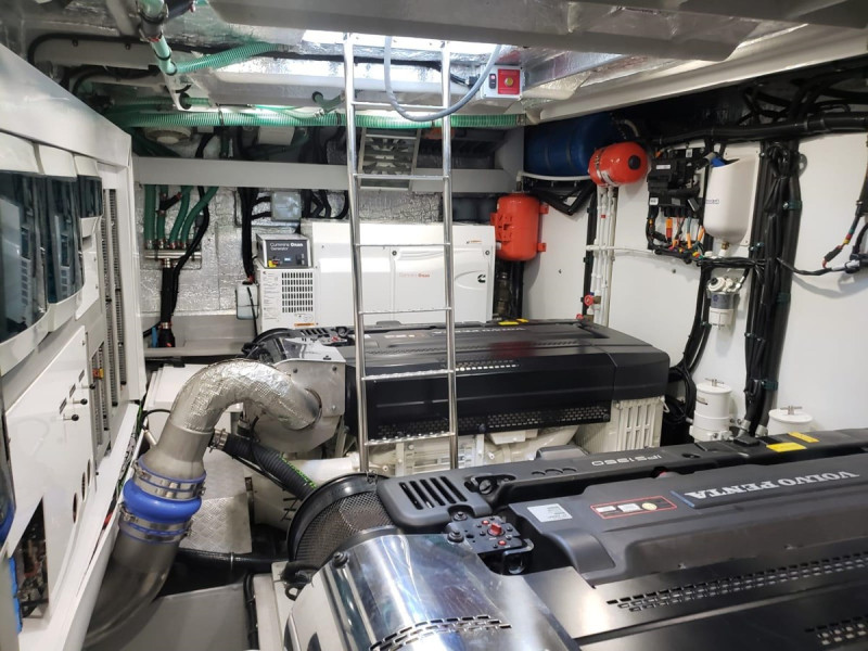 MANHATTAN 2019 66' 0" SUNSEEKER