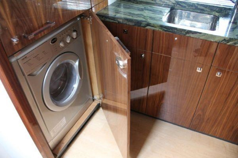 PREDATOR 2012 60' 0" SUNSEEKER