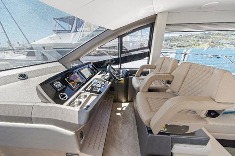 MANHATTAN 2018 52' 0" SUNSEEKER