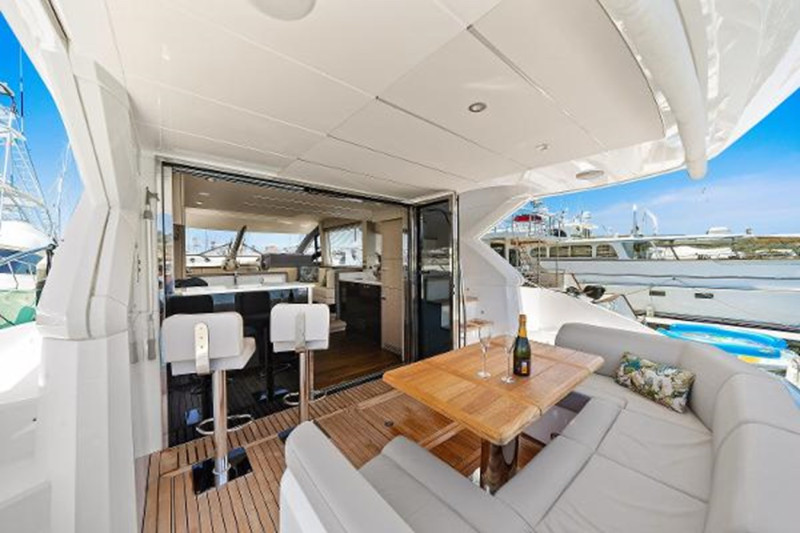 MANHATTAN 2018 52' 0" SUNSEEKER