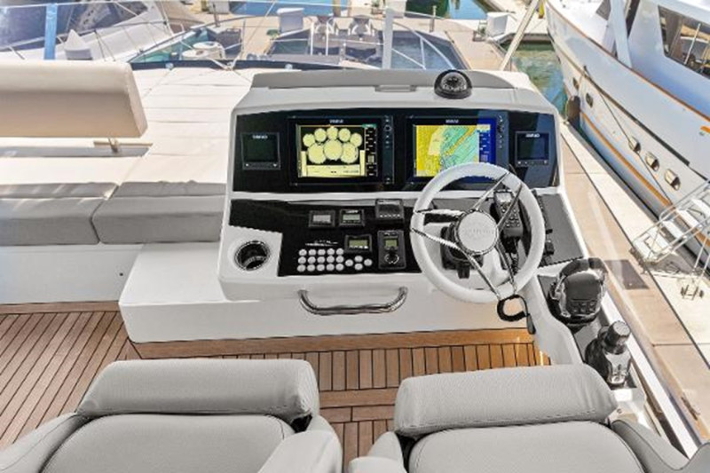 MANHATTAN 2018 52' 0" SUNSEEKER