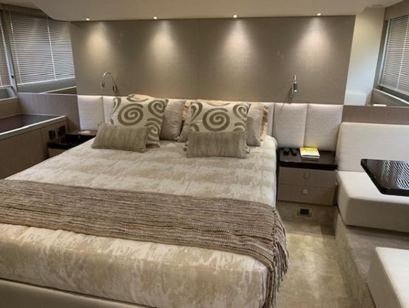 MANHATTAN 2018 52' 0" SUNSEEKER