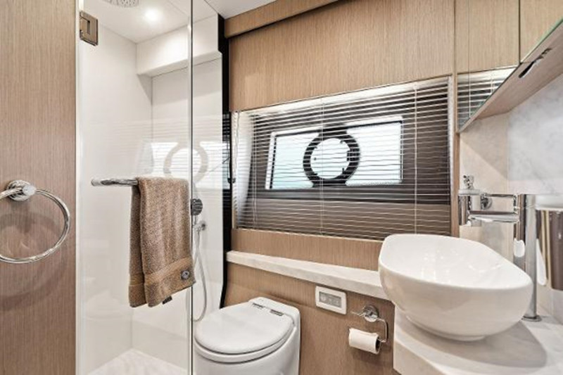 MANHATTAN 2018 52' 0" SUNSEEKER