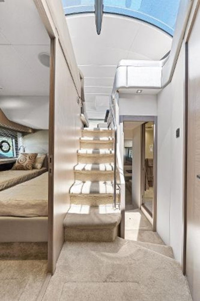 MANHATTAN 2018 52' 0" SUNSEEKER