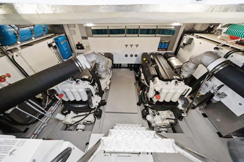 MANHATTAN 2018 52' 0" SUNSEEKER