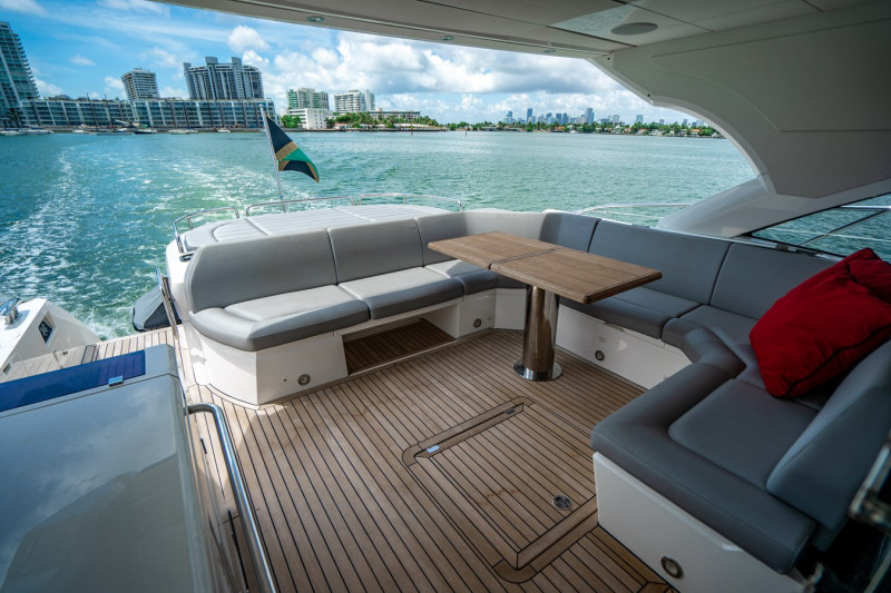PREDATOR 2019 57' 0" SUNSEEKER
