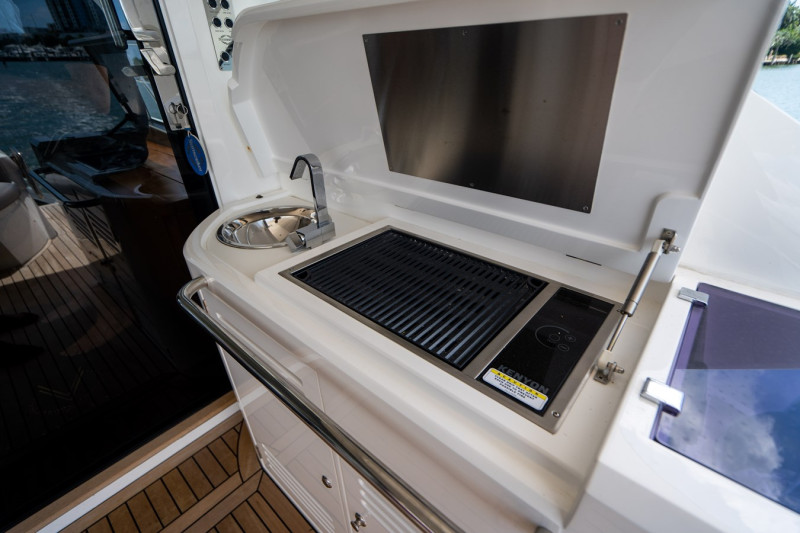 PREDATOR 2019 57' 0" SUNSEEKER