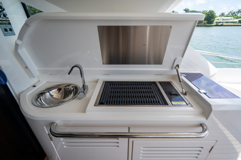 PREDATOR 2019 57' 0" SUNSEEKER