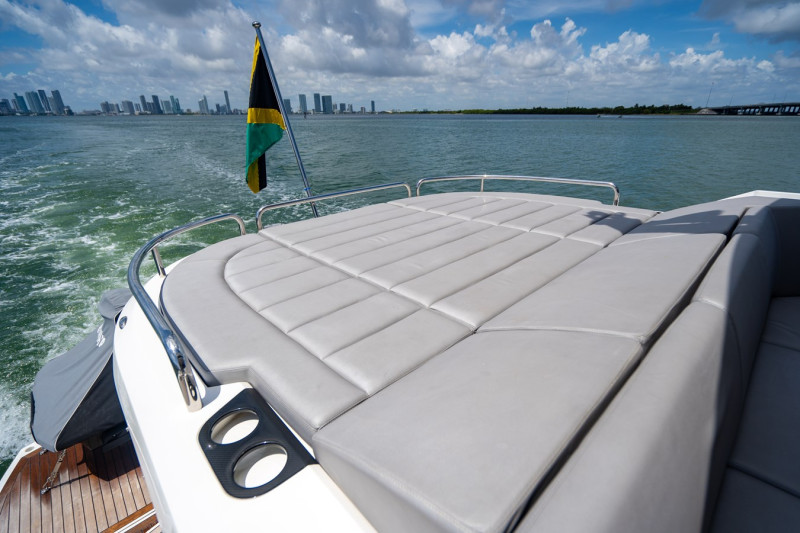 PREDATOR 2019 57' 0" SUNSEEKER