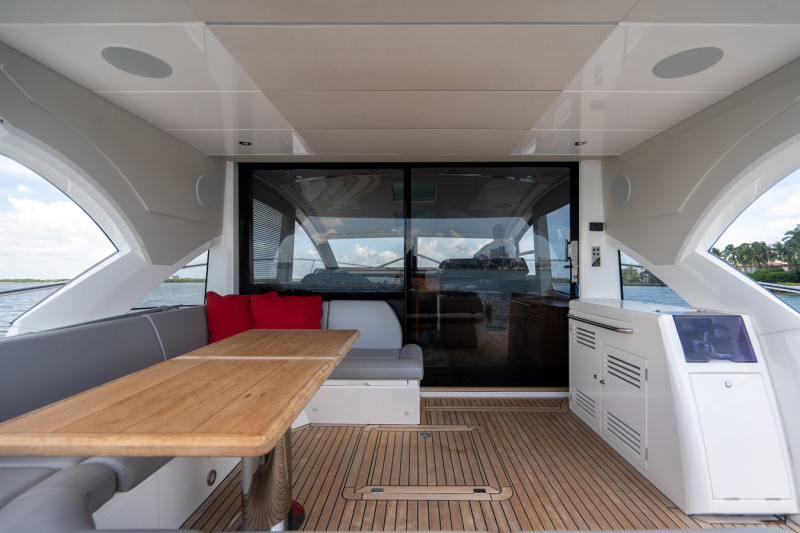 PREDATOR 2019 57' 0" SUNSEEKER