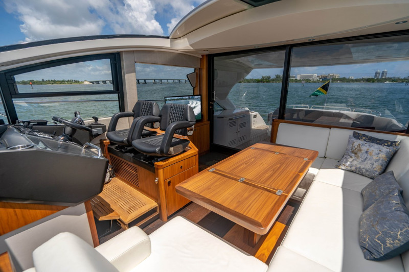 PREDATOR 2019 57' 0" SUNSEEKER
