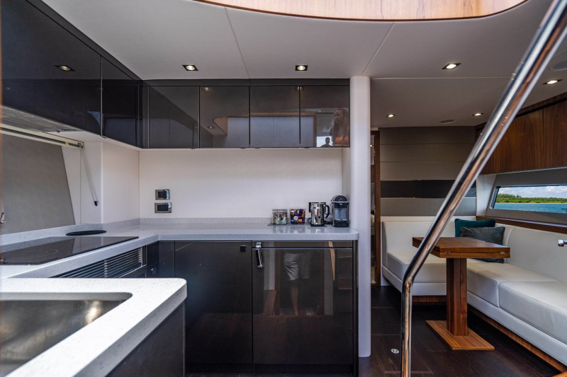 PREDATOR 2019 57' 0" SUNSEEKER