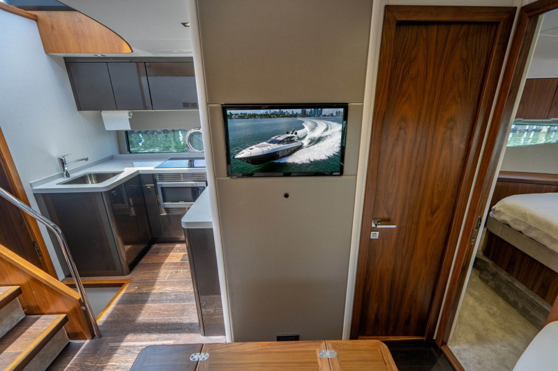 PREDATOR 2019 57' 0" SUNSEEKER