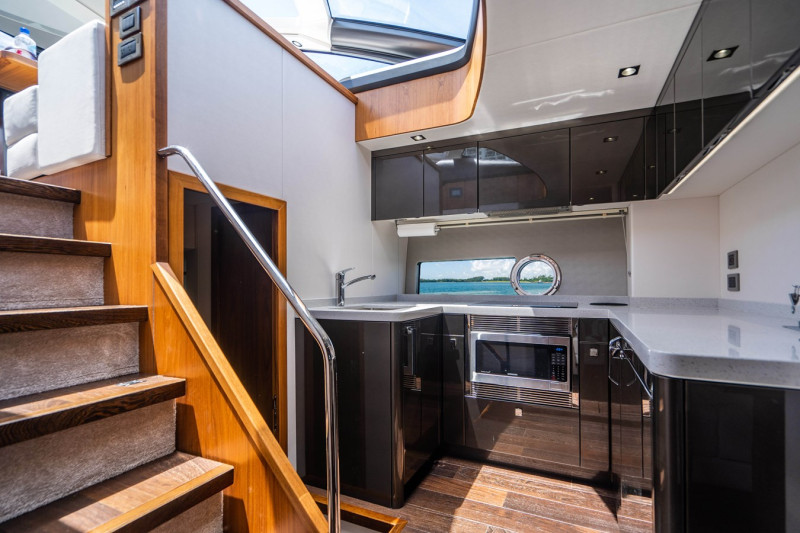 PREDATOR 2019 57' 0" SUNSEEKER