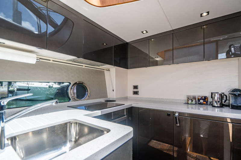 PREDATOR 2019 57' 0" SUNSEEKER