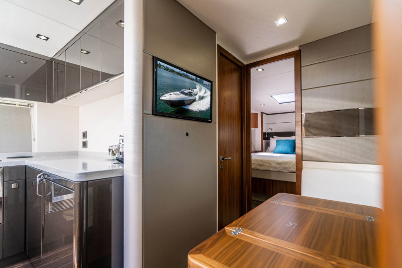 PREDATOR 2019 57' 0" SUNSEEKER