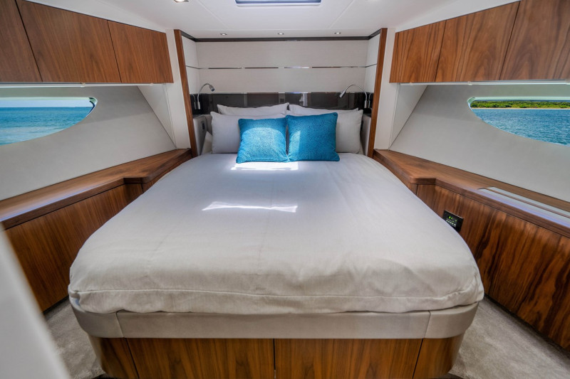 PREDATOR 2019 57' 0" SUNSEEKER