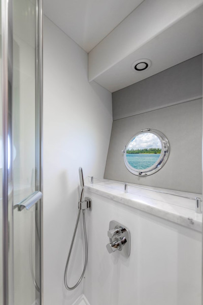 PREDATOR 2019 57' 0" SUNSEEKER