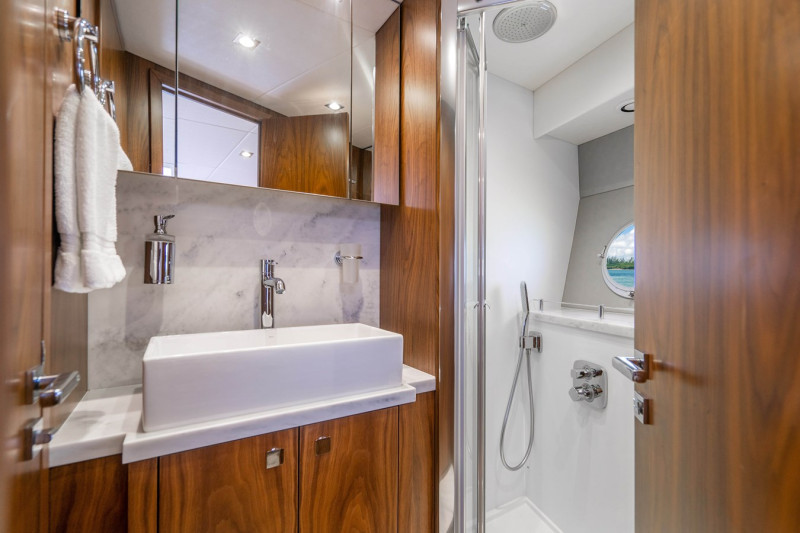 PREDATOR 2019 57' 0" SUNSEEKER