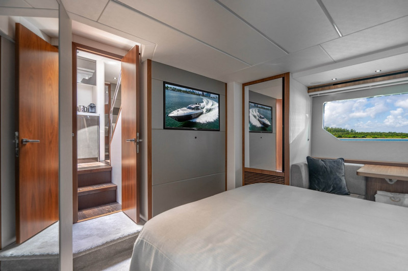 PREDATOR 2019 57' 0" SUNSEEKER