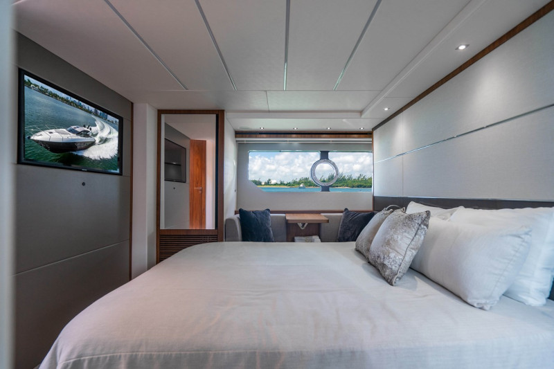 PREDATOR 2019 57' 0" SUNSEEKER