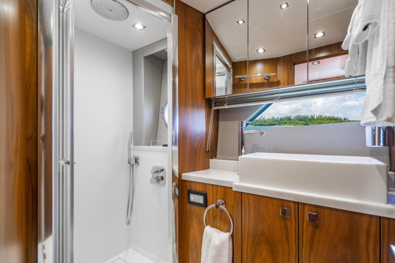 PREDATOR 2019 57' 0" SUNSEEKER