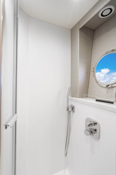 PREDATOR 2019 57' 0" SUNSEEKER