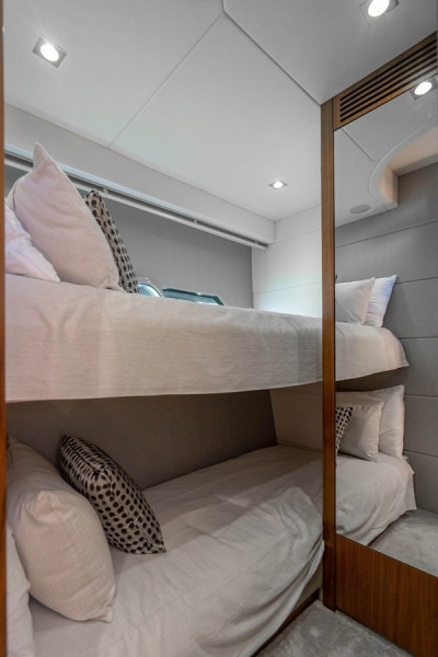 PREDATOR 2019 57' 0" SUNSEEKER