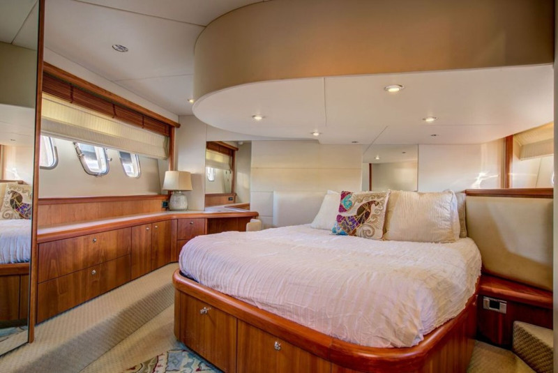 PREDATOR 2010 52' 0" SUNSEEKER