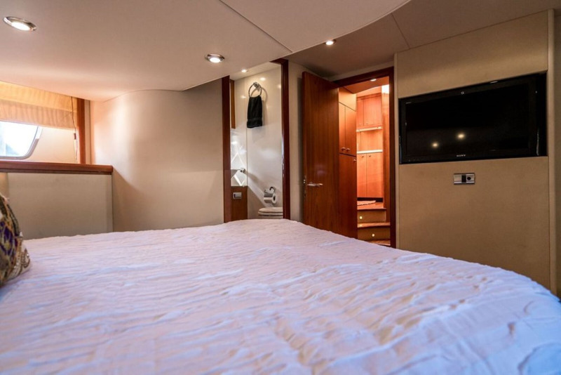 PREDATOR 2010 52' 0" SUNSEEKER