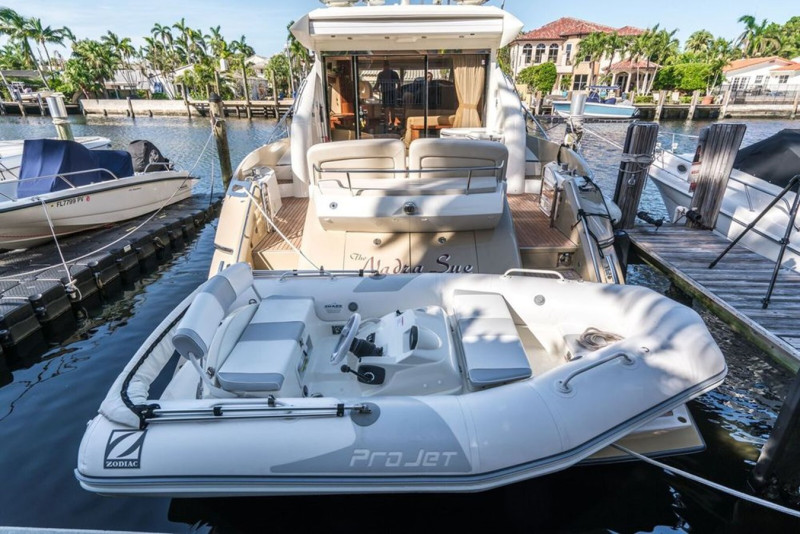 PREDATOR 2010 52' 0" SUNSEEKER