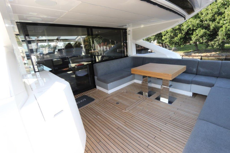 PREDATOR 2018 74' 0" SUNSEEKER