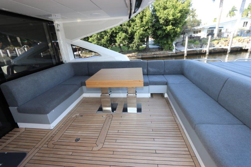 PREDATOR 2018 74' 0" SUNSEEKER
