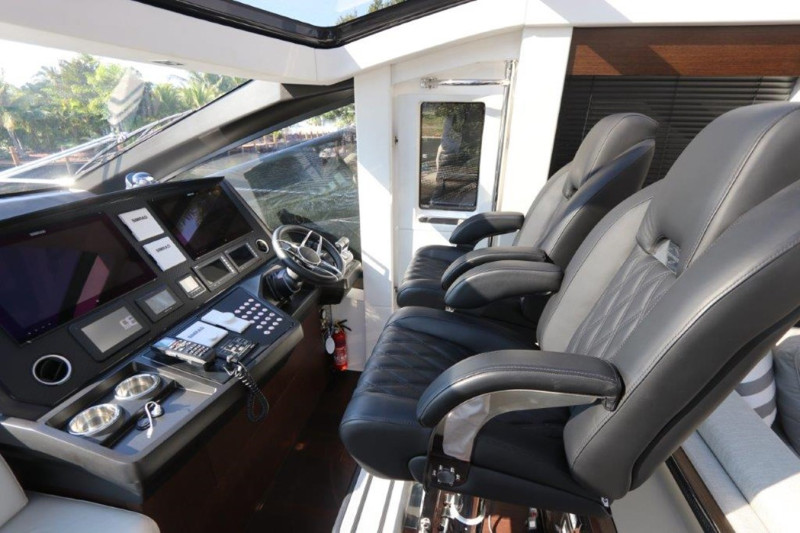 PREDATOR 2018 74' 0" SUNSEEKER