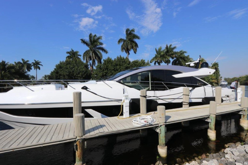 PREDATOR 2018 74' 0" SUNSEEKER