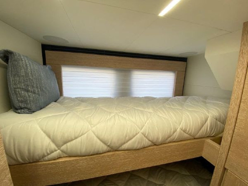 66 FLY 2019 66' 4" ASTONDOA